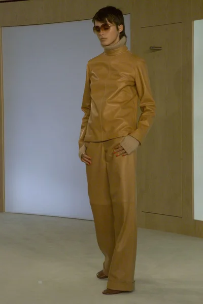 Look 3